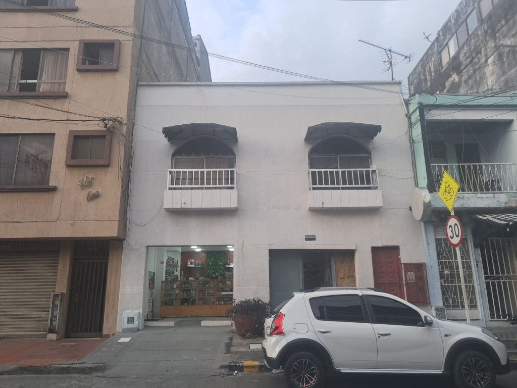 Casa en arriendo Valle Del Cauca Cali Alameda 220 m2 Habitaciones 8 Baños 4 Garajes 1 Precio $7500000