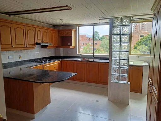 Apartamento en arriendo Antioquia Envigado Loma Linda 150 m2 Habitaciones 4 Baños 3 Garajes 1 Precio $3800000