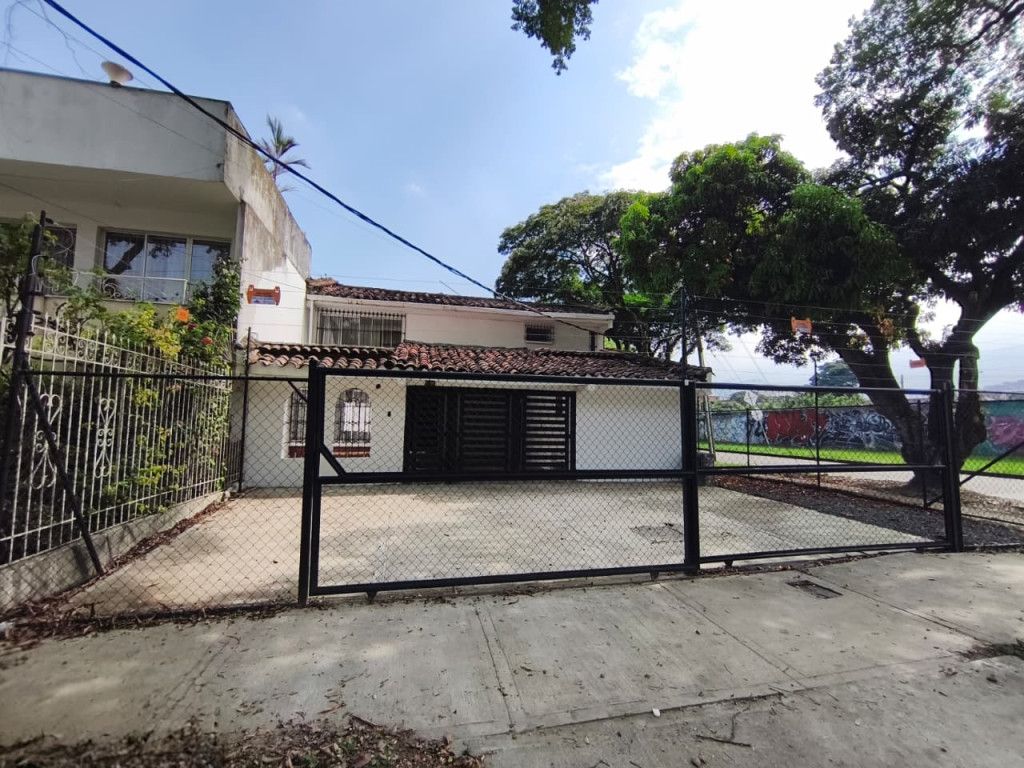 Casa en arriendo Valle Del Cauca Cali Tequendama 322 m2 Habitaciones 4 Baños 3 Garajes 9 Precio $9000000