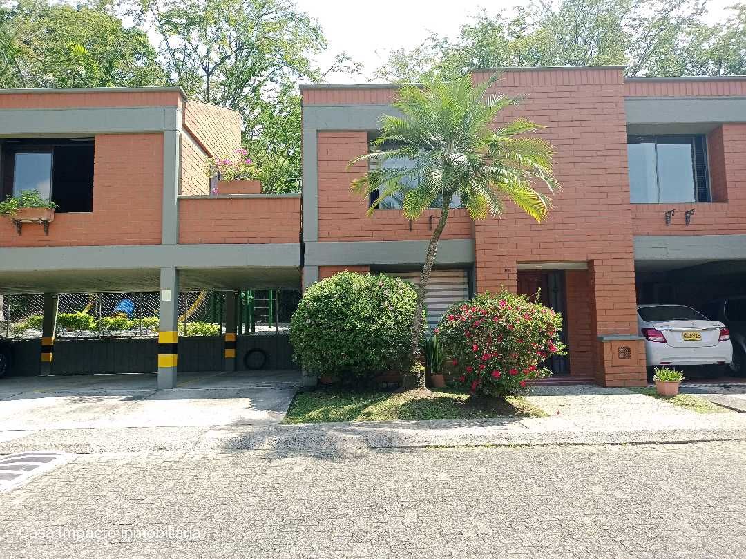 Casa en venta Antioquia Envigado Asd 180 m2 Habitaciones 3 Baños 3 Garajes 2 Precio $980000000