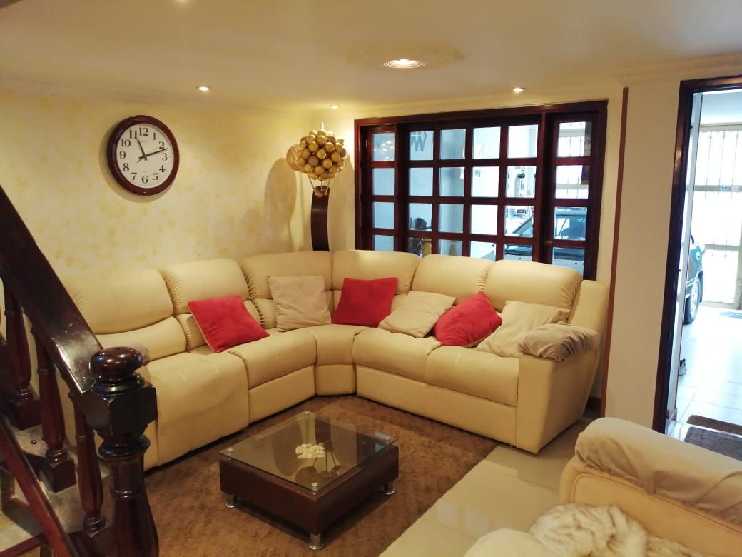 Casa en venta Cundinamarca Bogotá Villa Alsacia 2 220 m2 Habitaciones 5 Baños 4 Garajes 1 Precio $700000000