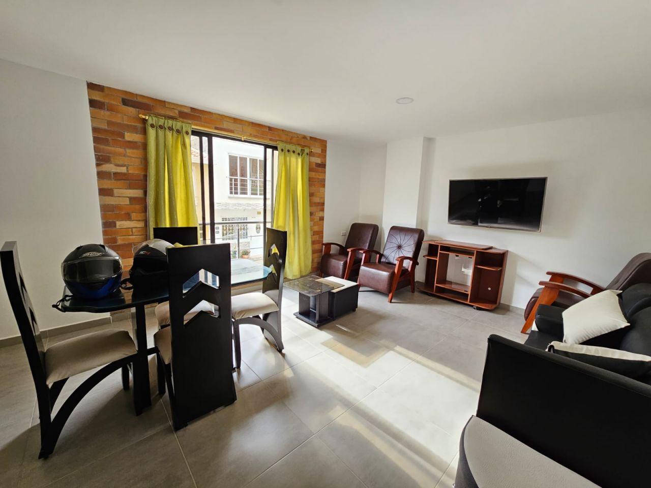 Apartamento en venta Santander San Gil Ub Santa Barbara 84 m2 Habitaciones 3 Baños 2 Garajes 2 Precio $210000000