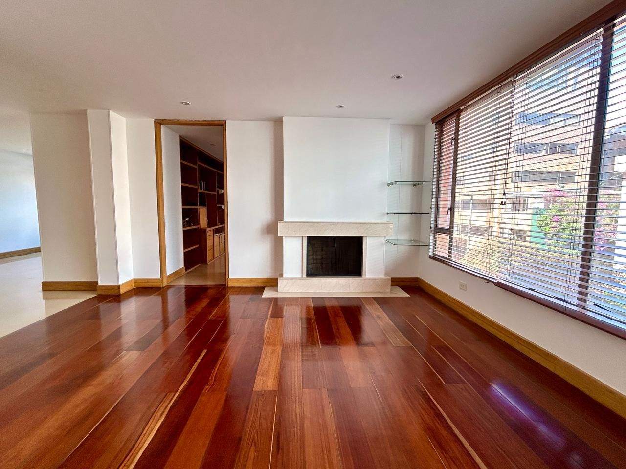 Apartamento en venta Cundinamarca Bogotá La Carolina 211 m2 Habitaciones 3 Baños 4 Garajes 3 Precio $1400000000