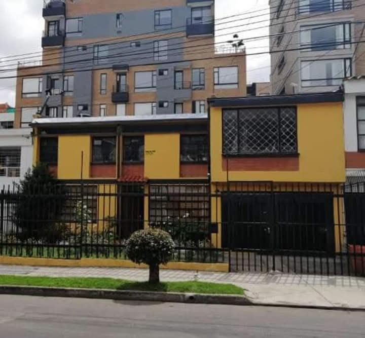 Casa en venta Cundinamarca Bogotá Santa Barbara Oriental 251 m2 Habitaciones 5 Baños 3 Garajes 1 Precio $1800000000
