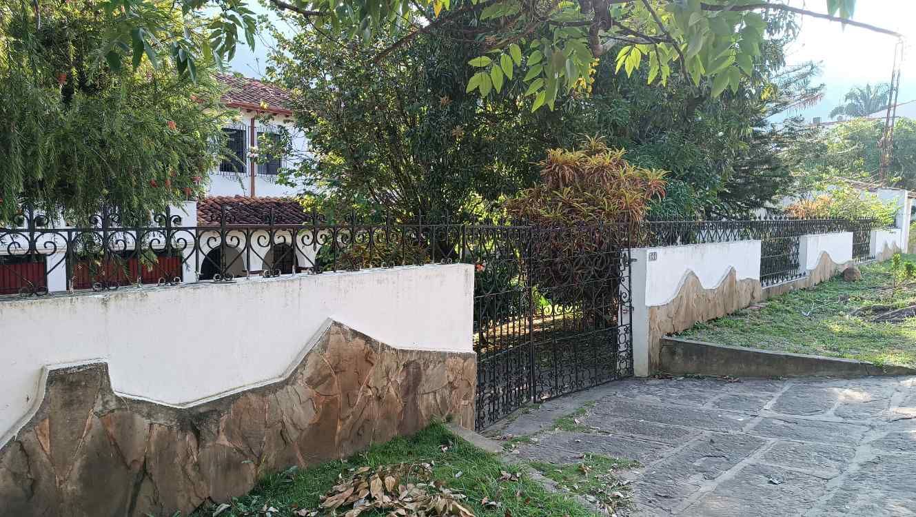 Casa en venta Santander San Gil Torres Del Castillo 600 m2 Habitaciones 4 Baños 4 Garajes 6 Precio $2700000000