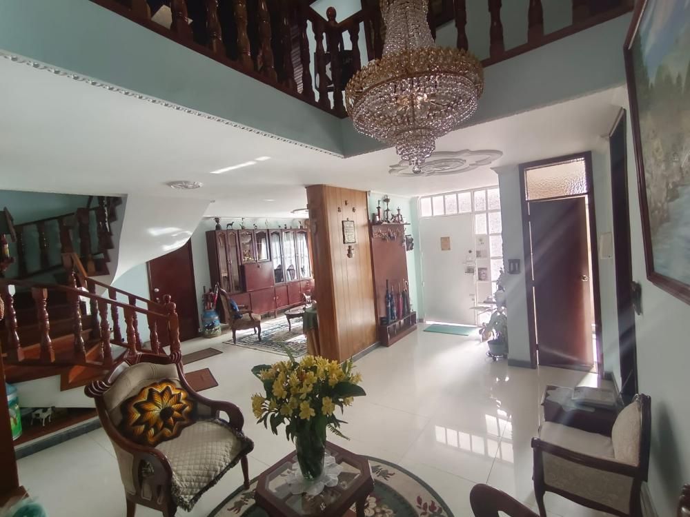Casa en venta Cundinamarca Bogotá Las Villas 378 m2 Habitaciones 4 Baños 3 Garajes 3 Precio $1495000000