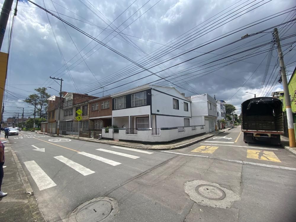 Casa en venta Cundinamarca Bogotá Super Manzana 1 365 m2 Habitaciones 4 Baños 3 Garajes 2 Precio $850000000