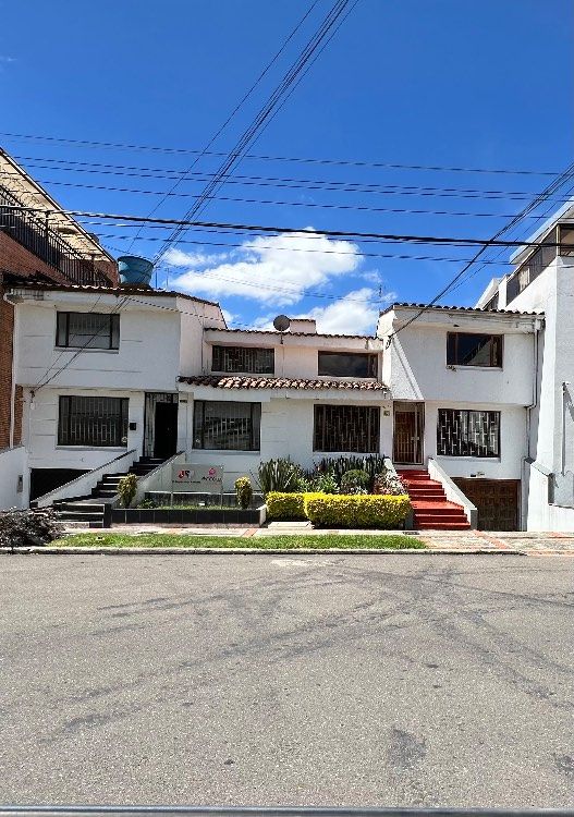 Casa en venta Cundinamarca Bogotá Santa Barbara Central 450 m2 Habitaciones 4 Baños 4 Garajes 4 Precio $1800000000