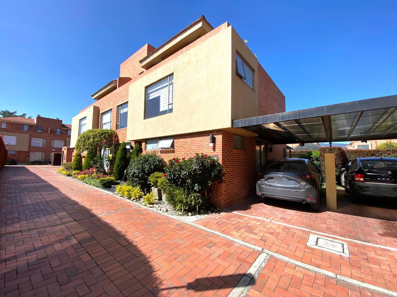 Casa en venta Cundinamarca Bogotá Conejera 188 m2 Habitaciones 4 Baños 5 Garajes 2 Precio $1100000000