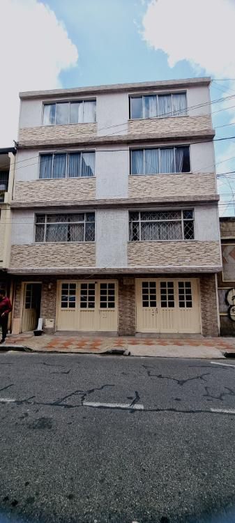Casa en venta Cundinamarca Bogotá Simón Bolívar 365 m2 Habitaciones 6 Baños 6 Garajes 4 Precio $1450000000