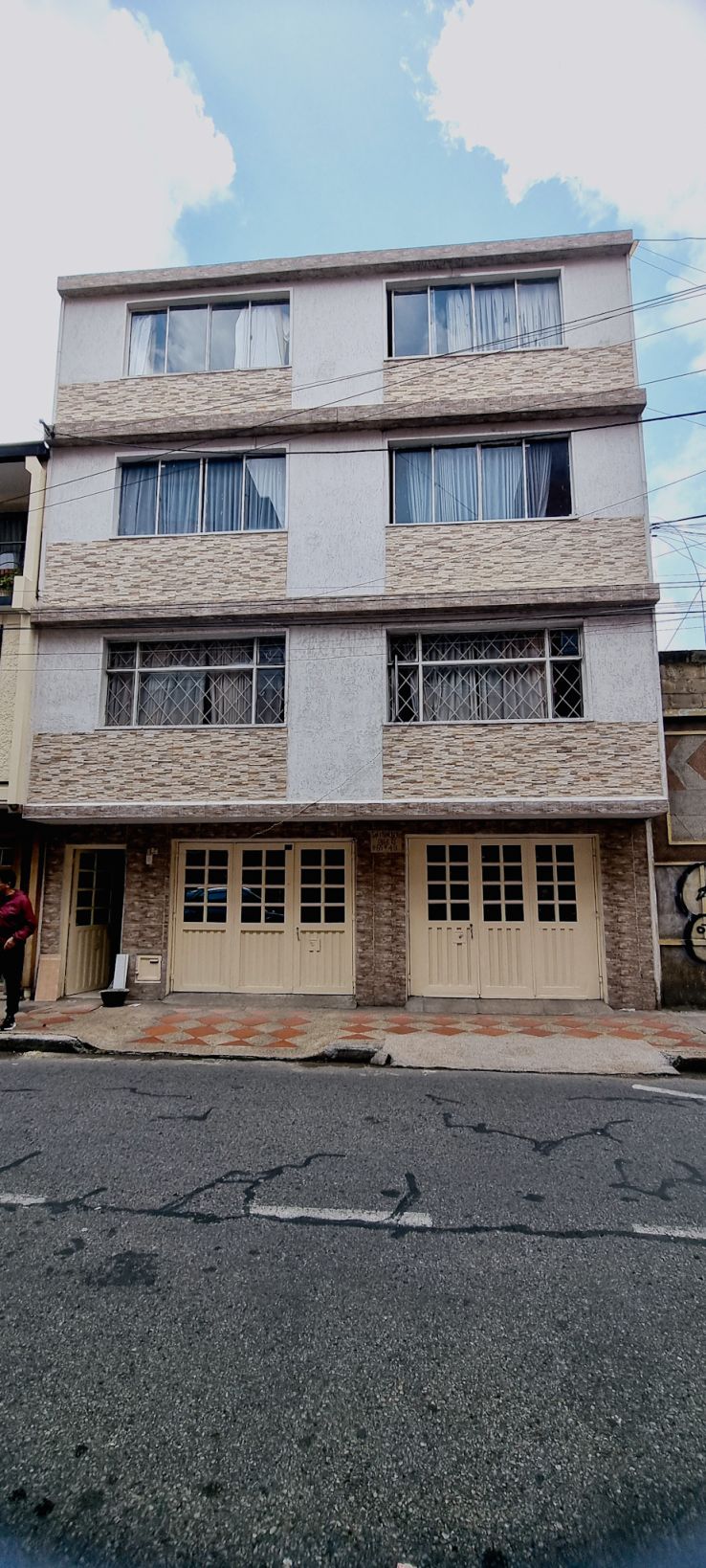Casa en venta Cundinamarca Bogotá Simón Bolívar 365 m2 Habitaciones 6 Baños 6 Garajes 4 Precio $1450000000