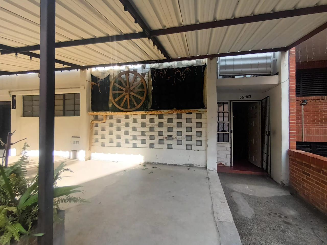 Casa en venta Antioquia Medellín San Joaquin 230 m2 Habitaciones 8 Baños 3 Garajes 1 Precio $2200000000