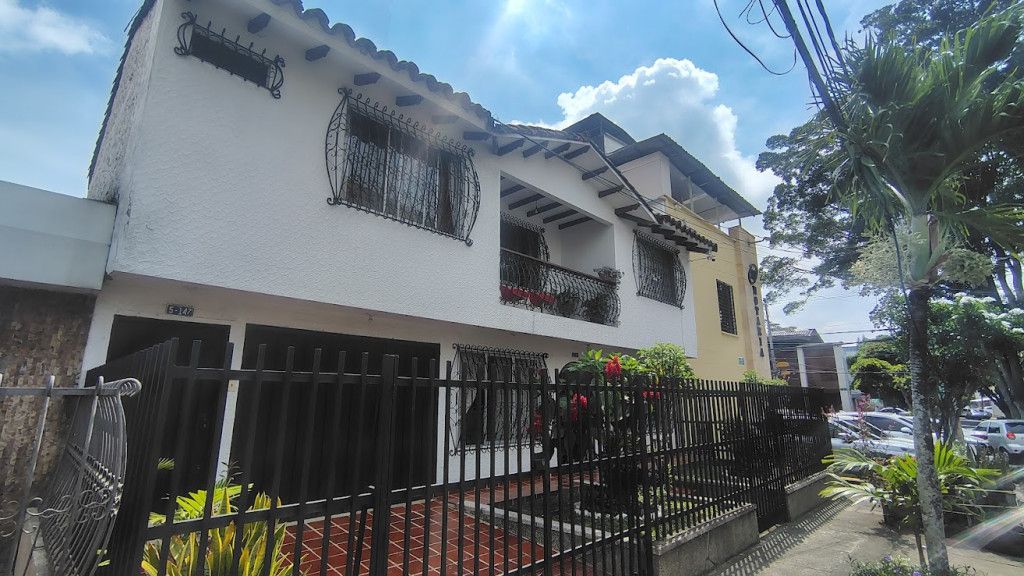Apartamento en arriendo Valle Del Cauca Cali El Gran Limonar 150 m2 Habitaciones 3 Baños 3 Garajes 0 Precio $2200000