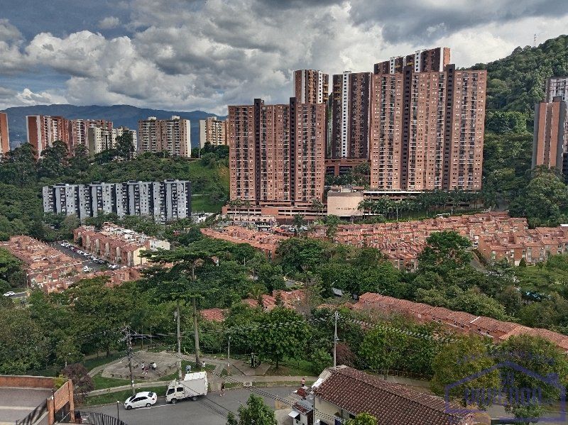 Apartamento en arriendo Antioquia Medellín Cristo Rey 55 m2 Habitaciones 3 Baños 2 Garajes 1 Precio $2300000