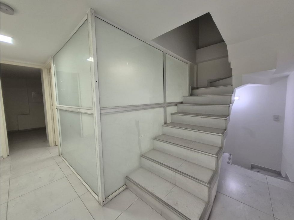 Local en arriendo o venta Antioquia Medellín Caribe 201 m2 Habitaciones 0 Baños 3 Garajes 0 Precio venta $370000000 Precio arriendo $4000000