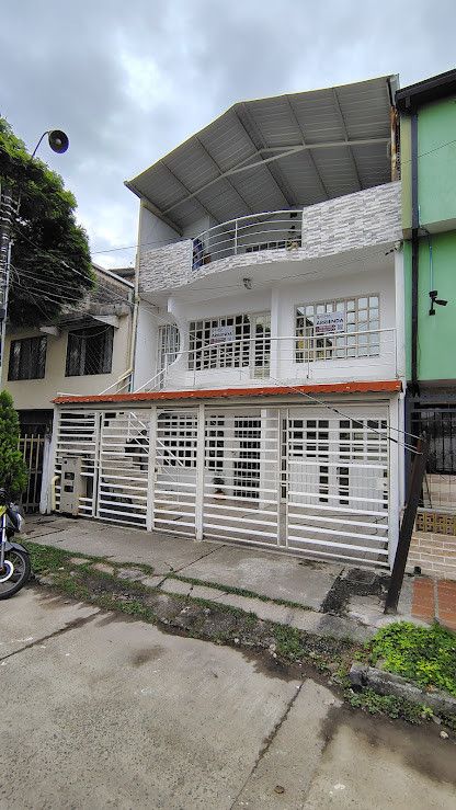 Apartamento en arriendo Valle Del Cauca Cali Primero De Mayo 115 m2 Habitaciones 3 Baños 2 Garajes 0 Precio $1850000