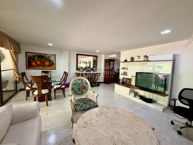 Casa en arriendo Antioquia Envigado Loma De Las Brujas 210 m2 Habitaciones 4 Baños 2 Garajes 4 Precio $9000000
