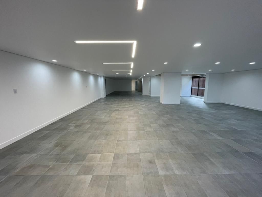 Local en venta Cundinamarca Bogotá La Porciuncula 265 m2 Habitaciones 0 Baños 2 Garajes 4 Precio $3000000000