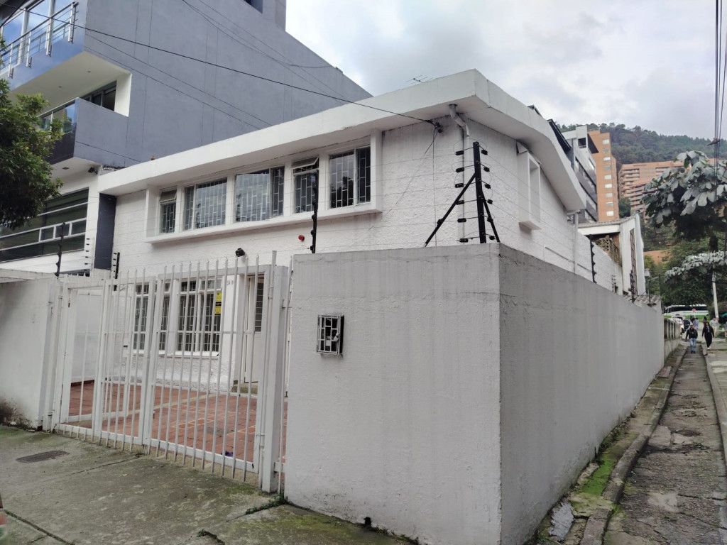 Casa en arriendo Cundinamarca Bogotá Santa Barbara Oriental 280 m2 Habitaciones 3 Baños 4 Garajes 2 Precio $5500000