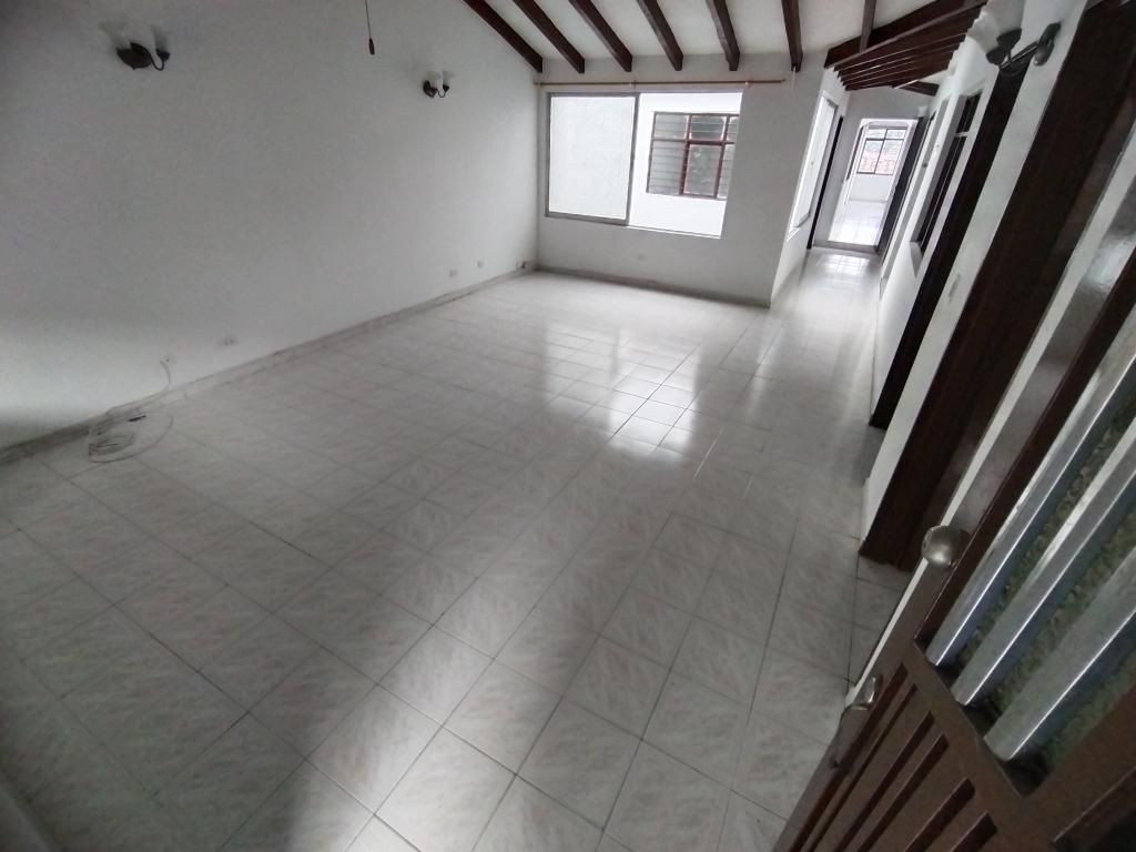 Casa en arriendo Valle Del Cauca Cali Urbanización Colseguros 220 m2 Habitaciones 5 Baños 3 Garajes 1 Precio $2200000