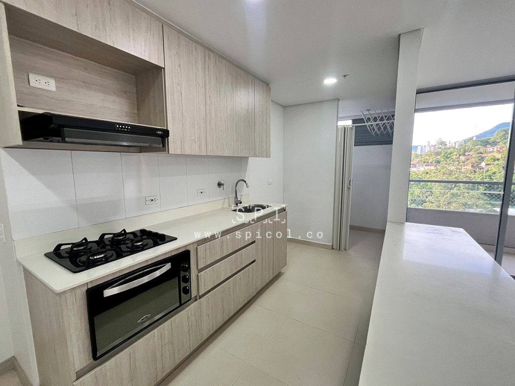 Apartamento en arriendo Antioquia Envigado Iriza 90 m2 Habitaciones 3 Baños 2 Garajes 2 Precio $5000000
