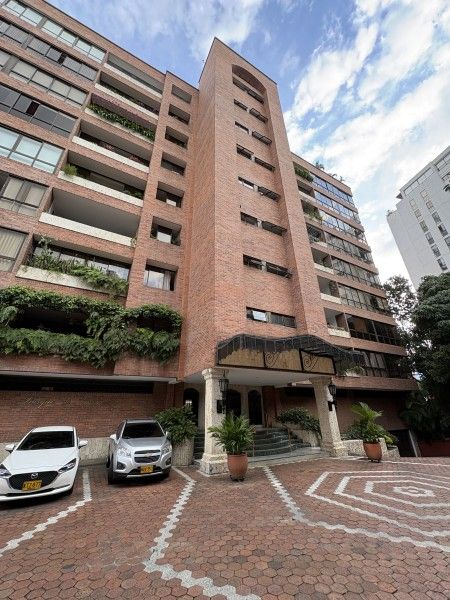 Apartamento en arriendo Valle Del Cauca Cali Normandía 450 m2 Habitaciones 3 Baños 4 Garajes 3 Precio $10000000