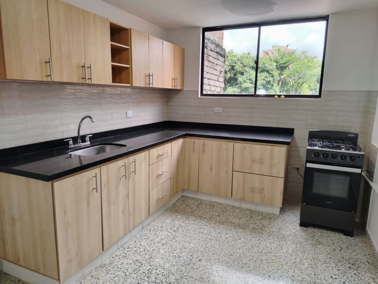 Apartamento en arriendo Antioquia Envigado Jardines 90 m2 Habitaciones 4 Baños 2 Garajes 0 Precio $2800000