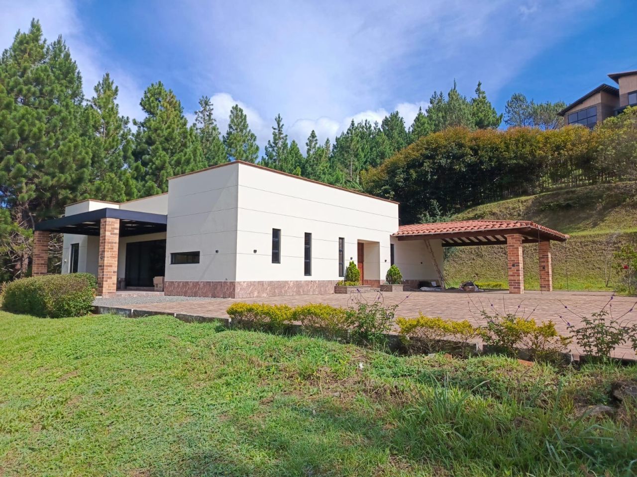 Casa Campestre en arriendo Antioquia San Vicente San Vicente 280 m2 Habitaciones 3 Baños 4 Garajes 1 Precio $6500000