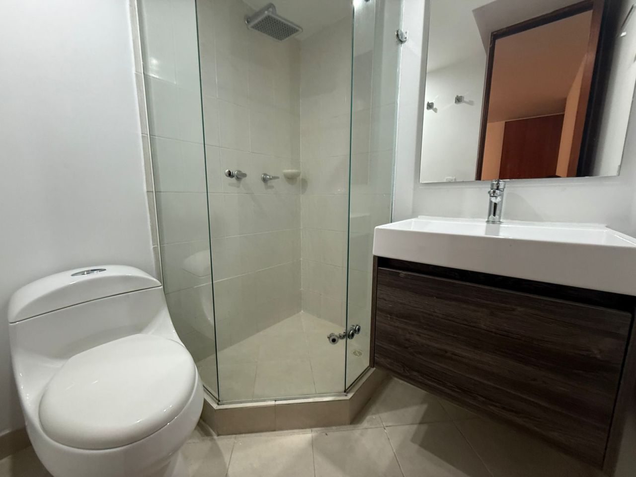 Apartamento en arriendo Antioquia Medellín Castropol 65 m2 Habitaciones 2 Baños 2 Garajes 1 Precio $3900000
