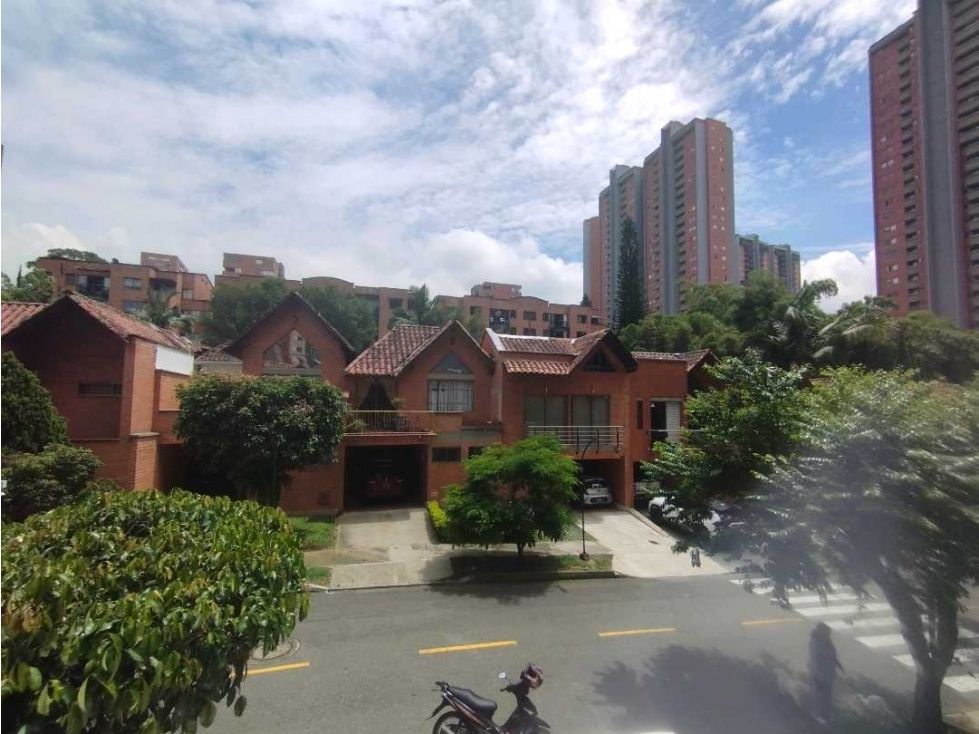 Casa en arriendo Antioquia Itagüí Ditaires 240 m2 Habitaciones 4 Baños 3 Garajes 2 Precio $6500000