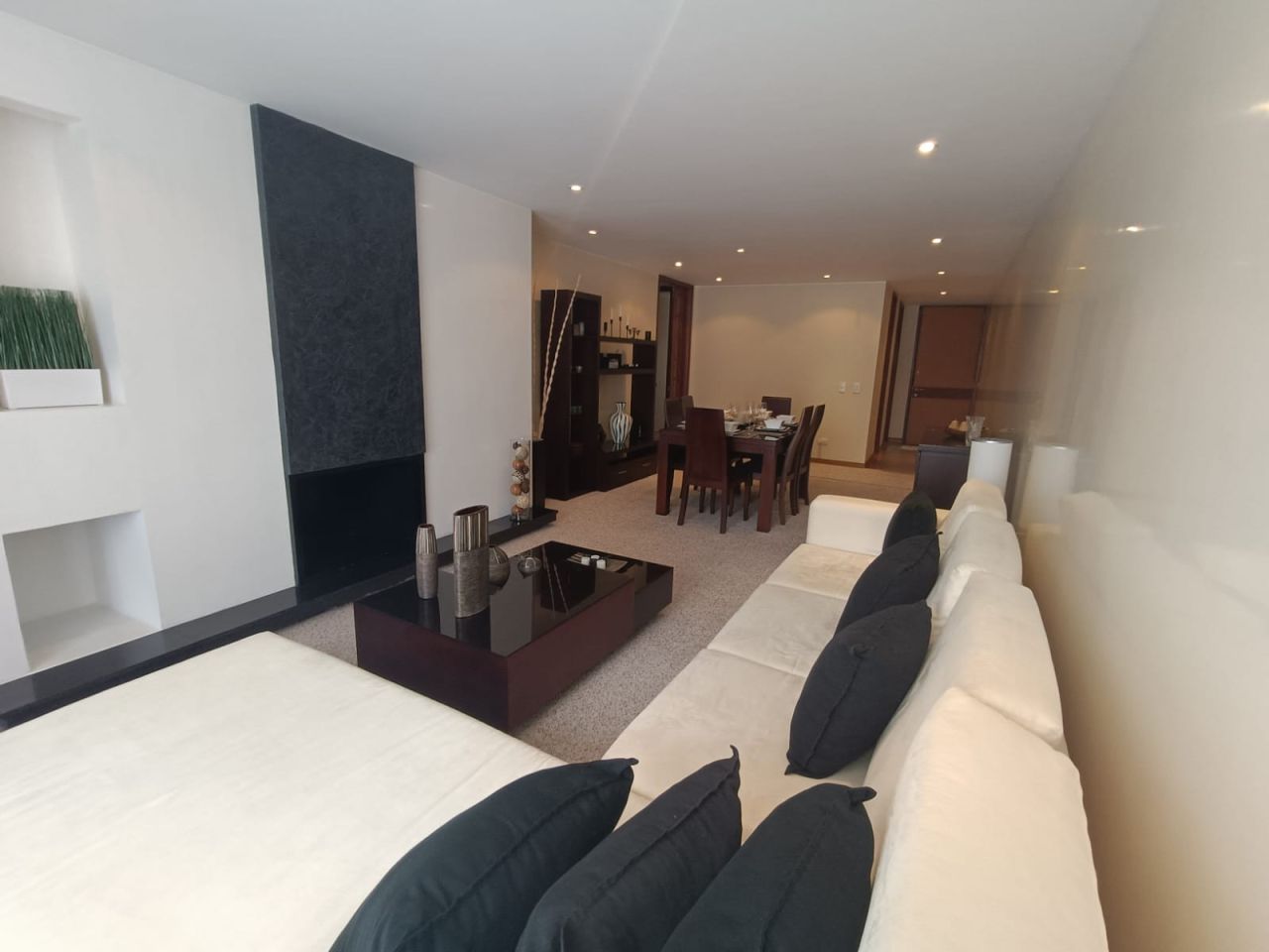 Apartamento en venta Cundinamarca Bogotá Santa Barbara Central 125 m2 Habitaciones 3 Baños 3 Garajes 2 Precio $780000000