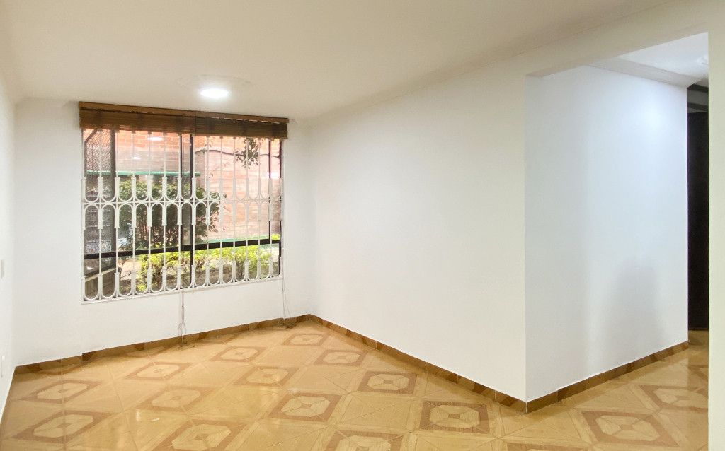 Apartamento en venta Cundinamarca Bogotá San Bernardo 50 m2 Habitaciones 3 Baños 1 Garajes 0 Precio $245000000