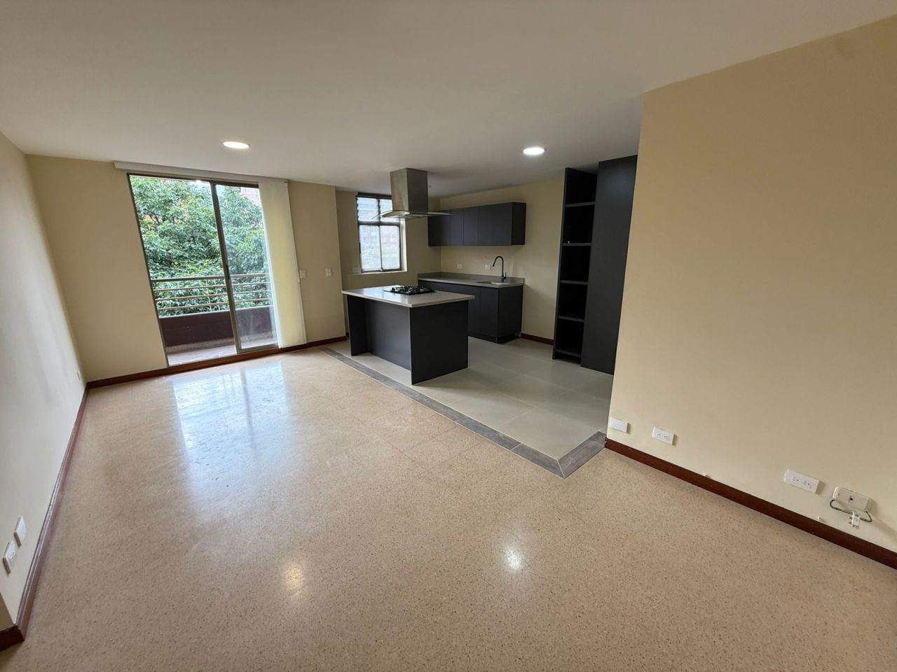 Apartamento en arriendo Antioquia Envigado El Portal 80 m2 Habitaciones 2 Baños 2 Garajes 1 Precio $3500000