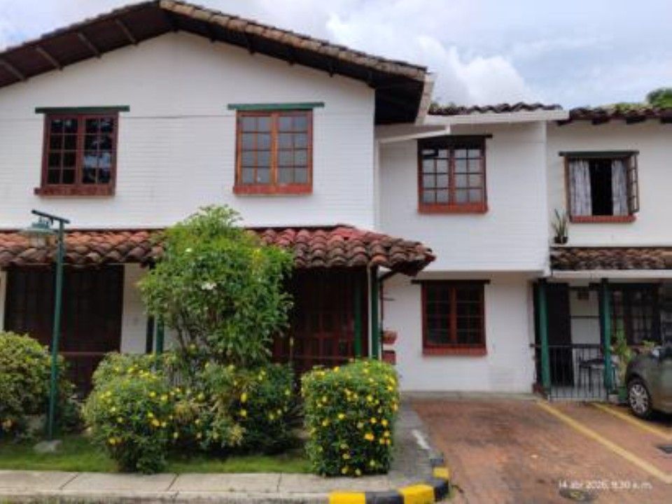 Casa en venta Valle Del Cauca Cali Alferez Real 130 m2 Habitaciones 4 Baños 3 Garajes 1 Precio $380000000