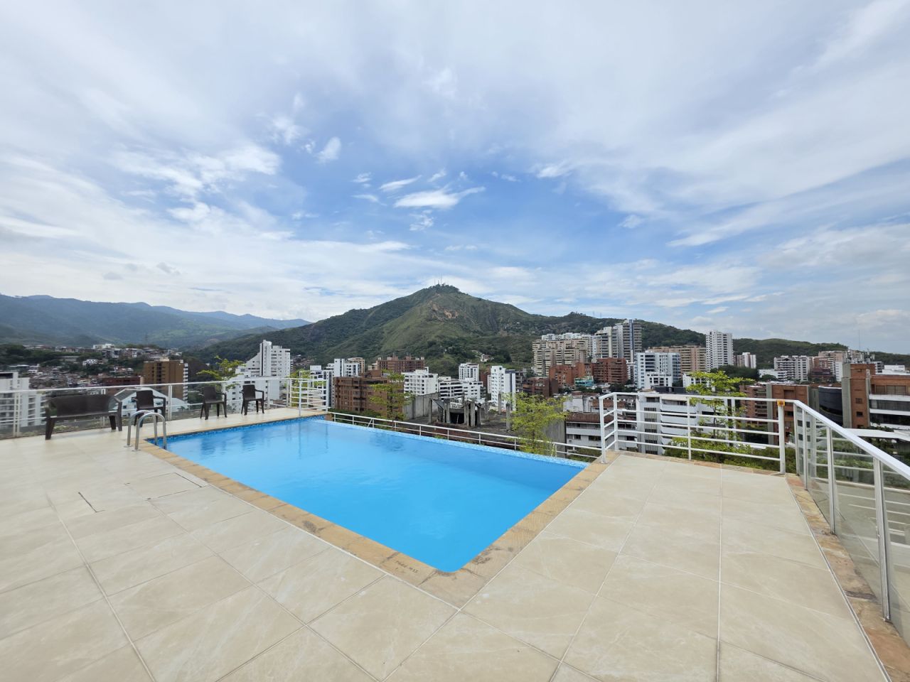 Apartamento en venta Valle Del Cauca Cali Arboledas 103 m2 Habitaciones 2 Baños 3 Garajes 2 Precio $680000000