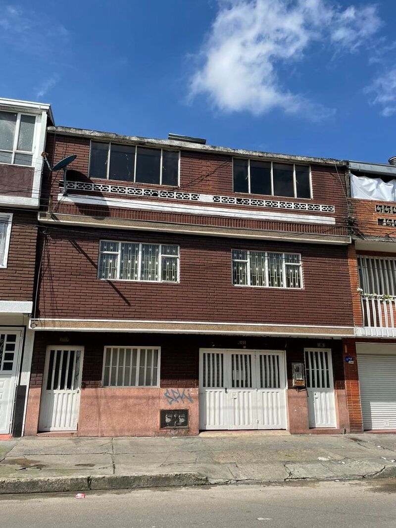 Casa en venta Cundinamarca Bogotá La Trinidad 360 m2 Habitaciones 7 Baños 3 Garajes 1 Precio $800000000