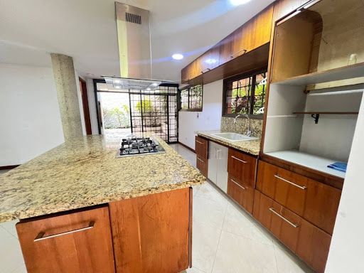 Casa en arriendo Antioquia Sabaneta San Joaquín 220 m2 Habitaciones 4 Baños 5 Garajes 1 Precio $6500000