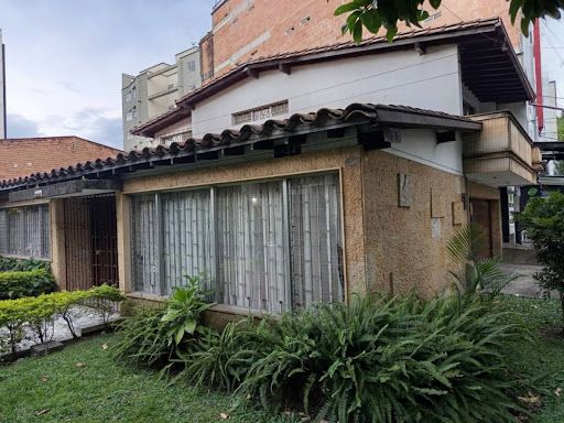 Casa en arriendo Antioquia Medellín El Nogal- Los Almendros 370 m2 Habitaciones 6 Baños 5 Garajes 2 Precio $20000000