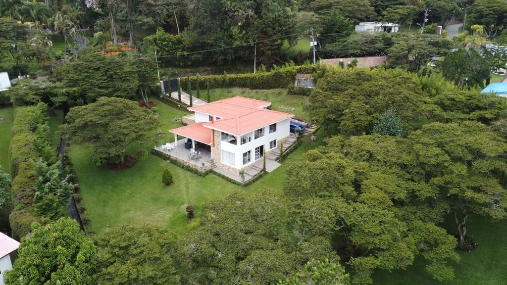 Finca en venta Valle Del Cauca Cali Cali 350 m2 Habitaciones 5 Baños 5 Garajes 7 Precio $1790000000