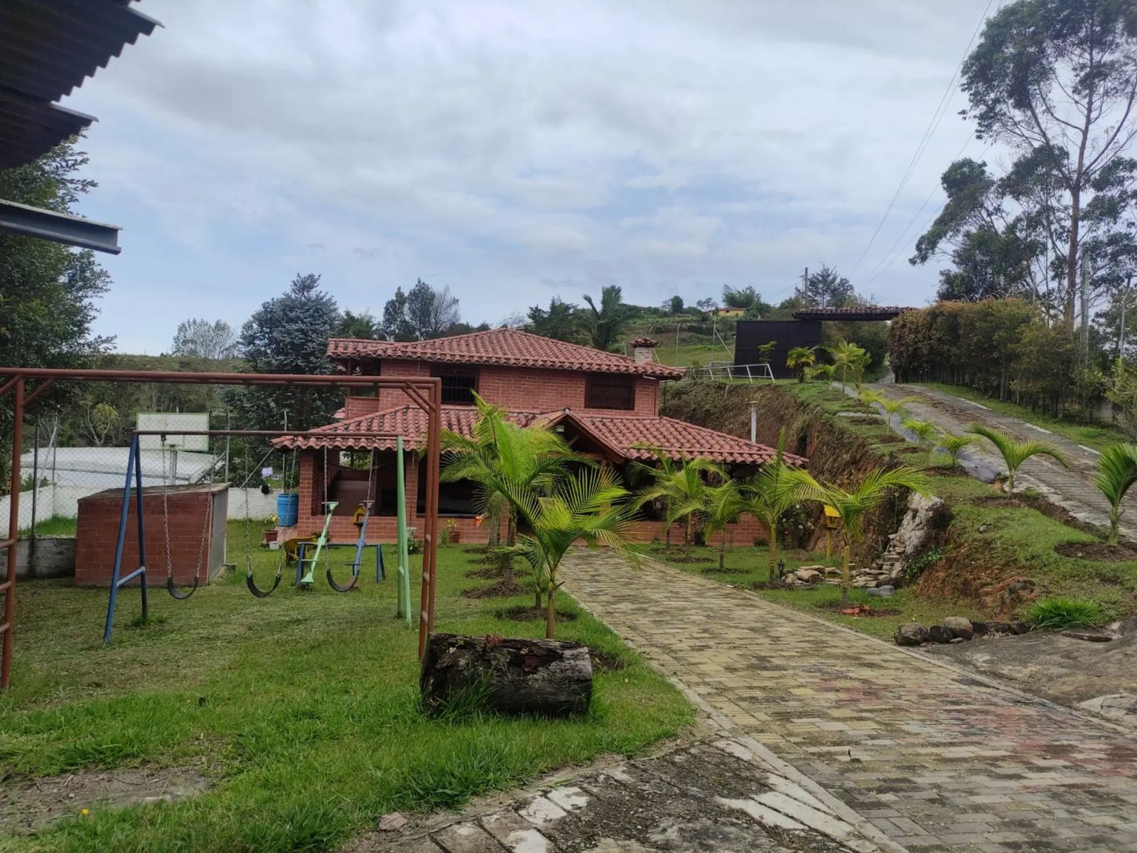Finca en venta Antioquia Rionegro Cuatro Esquinas 380 m2 Habitaciones 6 Baños 4 Garajes 3 Precio $1060000000