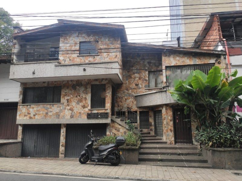 Casa en venta Antioquia Medellín La Castellana 364 m2 Habitaciones 6 Baños 4 Garajes 2 Precio $1900000000