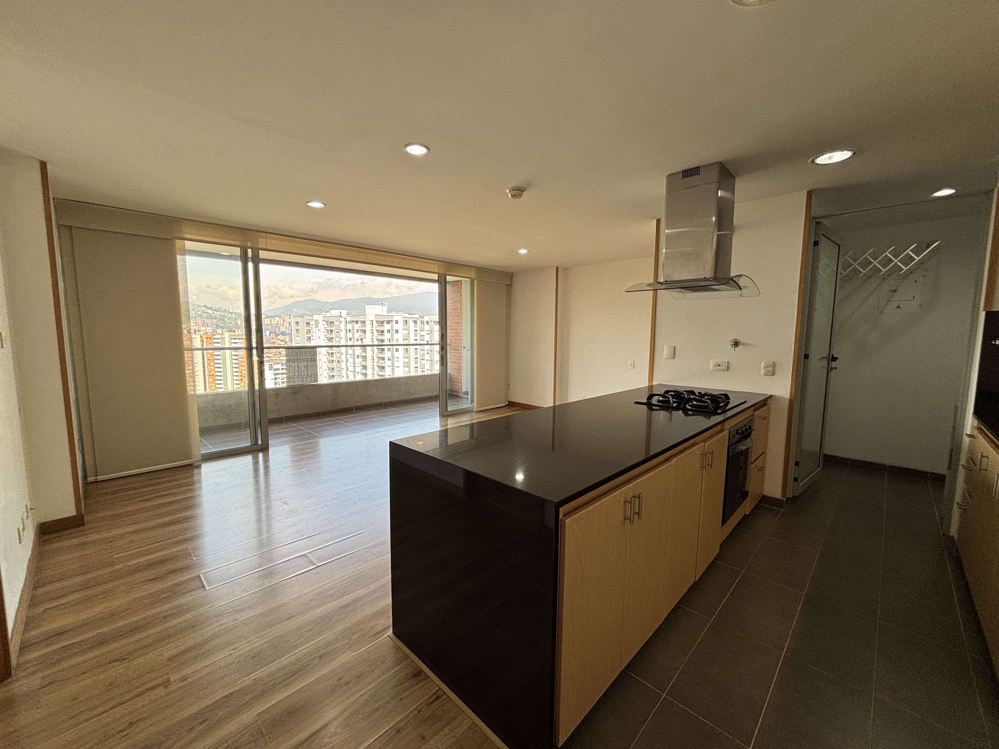 Apartamento en arriendo Antioquia Envigado Zúñiga 100 m2 Habitaciones 2 Baños 3 Garajes 2 Precio $5200000