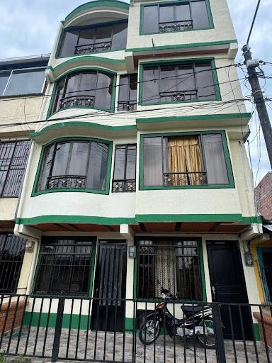 Edificio en venta Risaralda Pereira Ur Villa Verde 300 m2 Habitaciones 13 Baños 5 Garajes 0 Precio $800000000