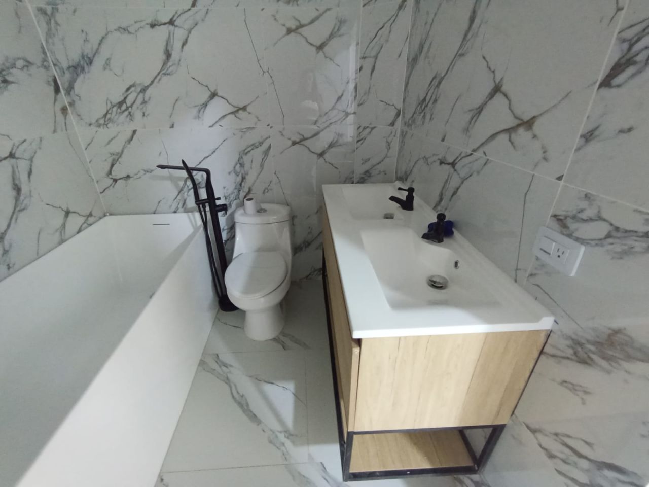 Casa en arriendo Antioquia Itagüí Ub Los Naranjos 85 m2 Habitaciones 3 Baños 1 Garajes 0 Precio $2300000