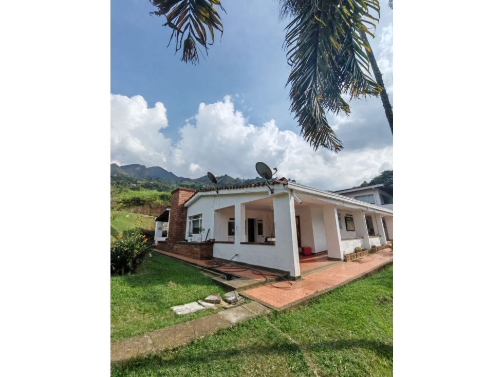 Finca en arriendo Antioquia Copacabana Copacabana 160 m2 Habitaciones 5 Baños 2 Garajes 2 Precio $7000000