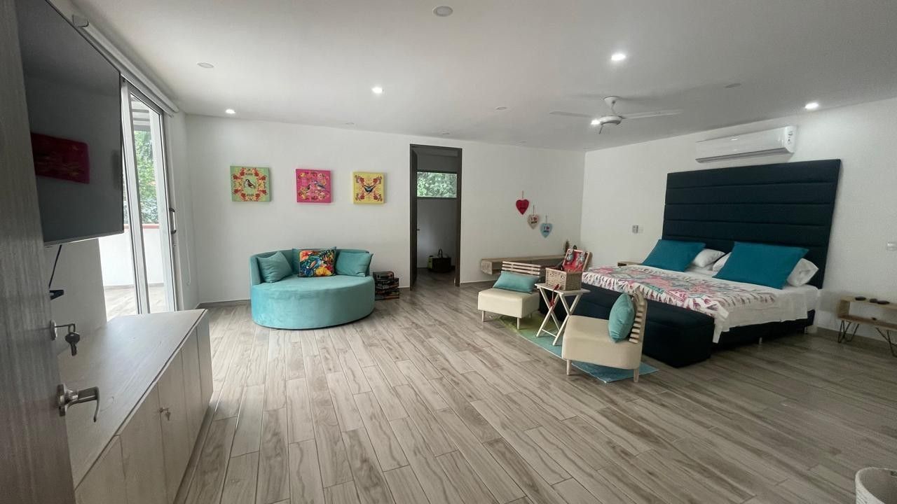 Finca en venta Antioquia Santafé De Antioquia Otros 400 m2 Habitaciones 3 Baños 3 Garajes 8 Precio $1800000000