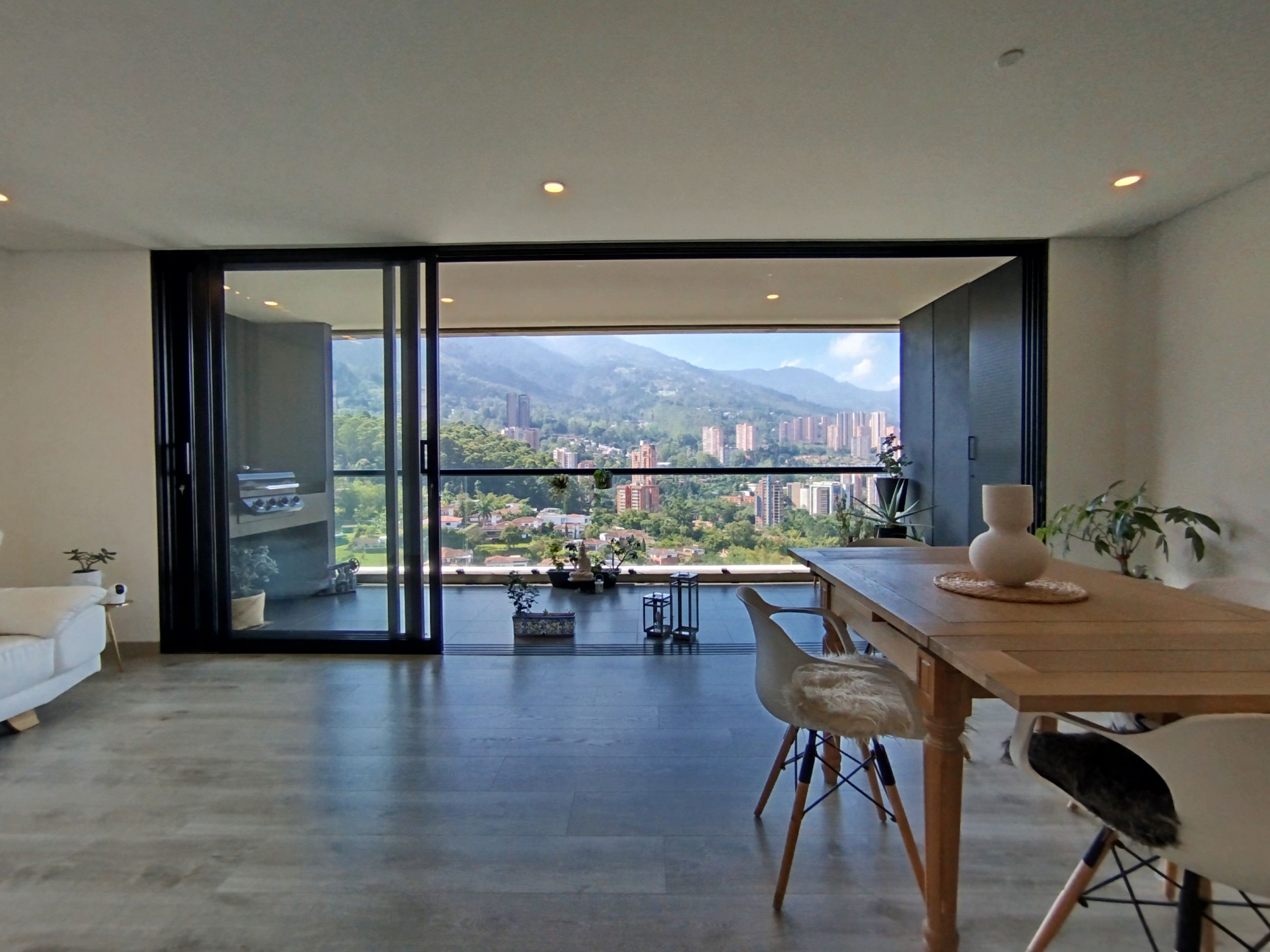 Apartamento en arriendo Antioquia Medellín Las Palmas 102 m2 Habitaciones 2 Baños 3 Garajes 2 Precio $8000000