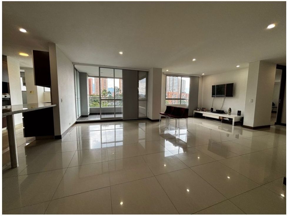 Apartaestudio en venta Antioquia Medellín El Poblado 146 m2 Habitaciones 2 Baños 3 Garajes 2 Precio $1100000000
