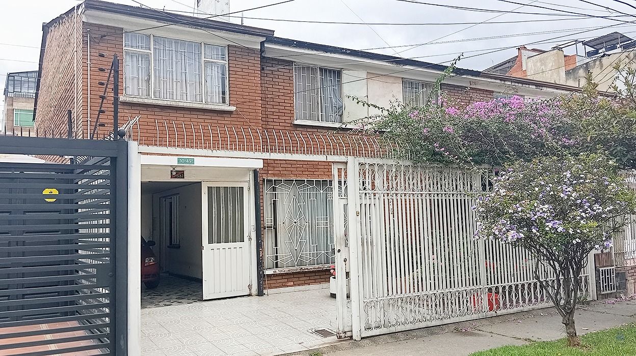 Casa en arriendo Cundinamarca Bogotá Ciudad Berna 313 m2 Habitaciones 5 Baños 3 Garajes 3 Precio $4500000