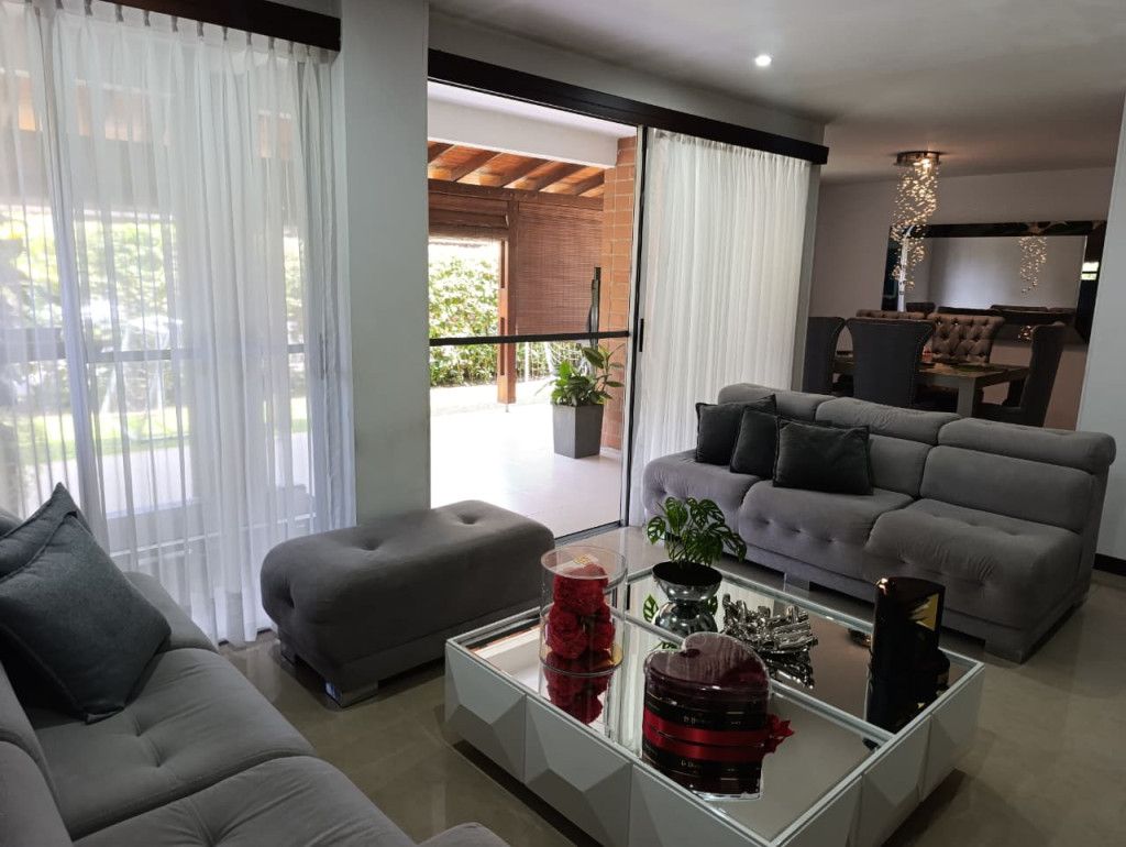Casa en arriendo Valle Del Cauca Cali Alameda 140 m2 Habitaciones 3 Baños 5 Garajes 2 Precio $5200000